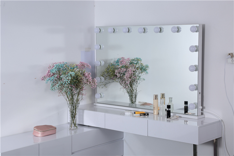 2021 New China Suppliers Desktop Mirror Bedroom mirror with bulb LED Light Make up Mirror