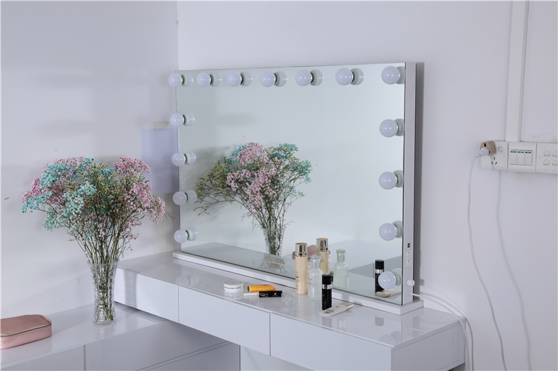 2021 New China Suppliers Desktop Mirror Bedroom mirror with bulb LED Light Make up Mirror